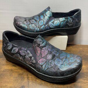 Klogs Moxy Black with Blue/Purple Leaves Leather Slip On Clogs Size 8.5